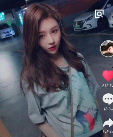 吃瓜爆料抖音网红电梯女,揭秘电梯女生吃瓜爆料背后的真相”